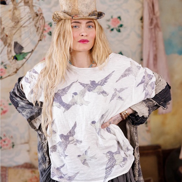 Magnolia Pearl Into The Sky Tee - Picture 1 of 3